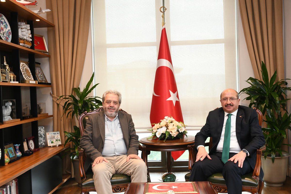 Üniversite yıllarından beri dostum, kardeşim Salih Tanrıkulu'nu görev yerinde ziyaret etme fırsatı buldum. Sağolsun, her zaman tarafıma göstermiş olduğu ilgi ve alakayı bu sefer de fazlasıyla gösterdi. Göstermiş olduğu içtenliğe minnettarım. Allah yardımcısı olsun