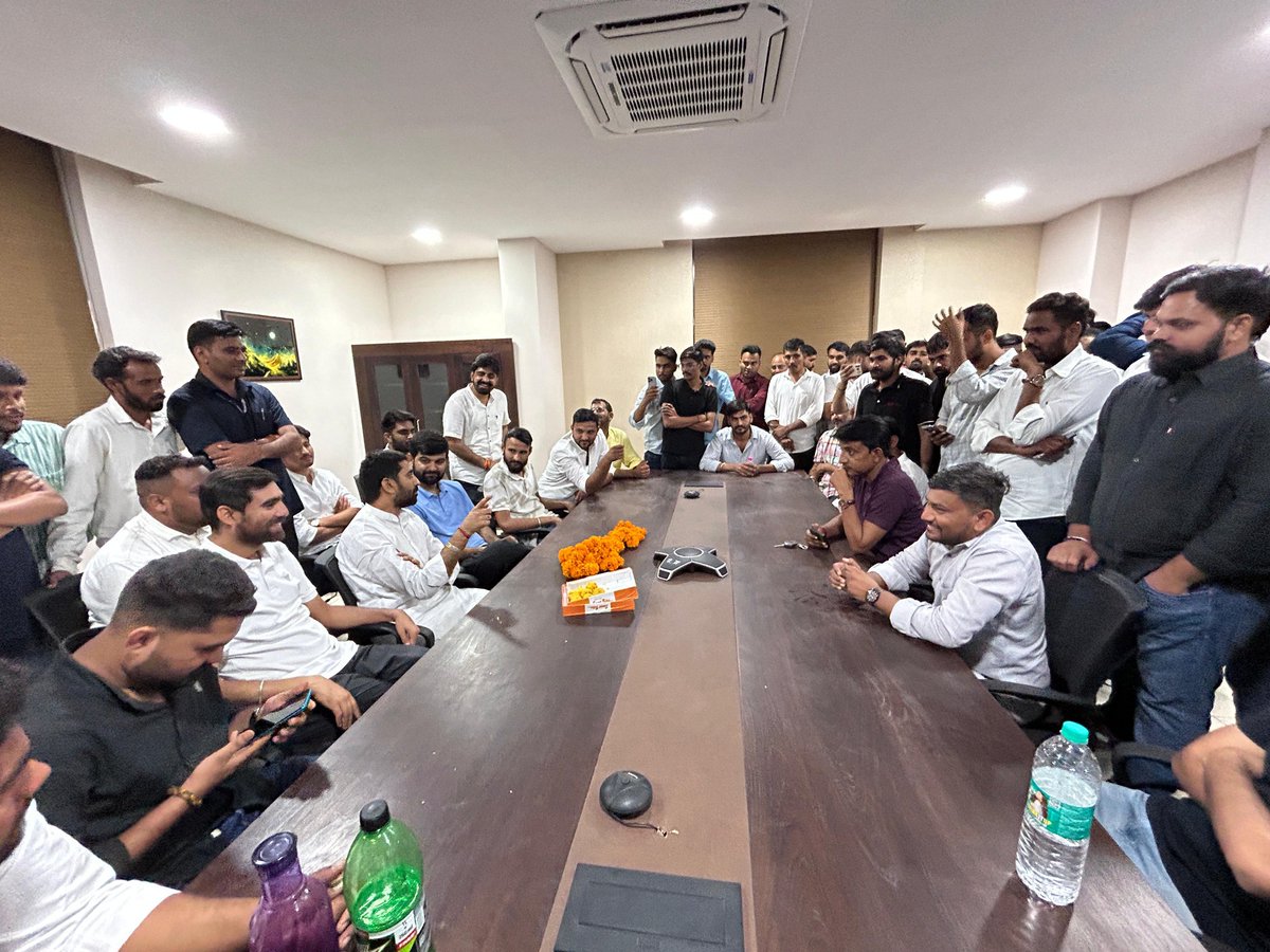 शिक्षा और विचार की भूमि, राजस्थान विश्वविद्यालय को नफ़रत के मंच में बदलने के प्रयासों के खिलाफ आवाज़ उठाने के लिए एनएसयूआई प्रदेश अध्यक्ष श्री विनोद जाखड़, उपाध्यक्ष श्री महेश चौधरी और विश्वविद्यालय इकाई अध्यक्ष श्री किशोर चौधरी को भाजपा सरकार ने अन्यायपूर्ण रूप से जेल में डाल