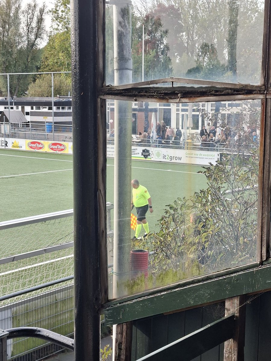 Het Kleine Loo
VUC - sc Feyenoord 0-0
Feyenoord wint na strafschoppen en gaat door in de districtsbeker.

Prachtige oude tribune was mooier dan de wedstrijd. Maar dan moest het 10-9 worden op het veld om dat te evenaren...