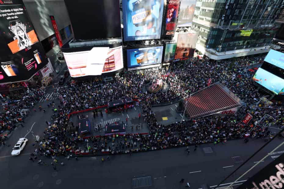 TheIndeWire's tweet image. 🚨BREAKING🚨:🇺🇸 #NoKings Protest Takes Over Times Square NYC 🗽🪧

Thousands gather in New York’s Times Square for the nationwide “No Kings” protests against what organizers say are authoritarian actions by the Trump administration. Events are planned in all 50 states today.