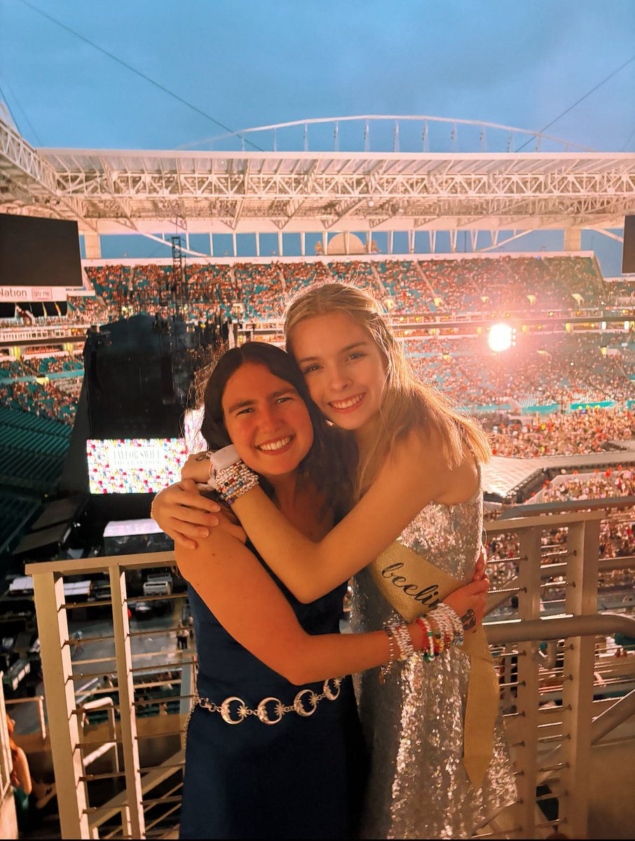 littleoldswift's tweet image. One year ago today, I was turning 22 at the eras tour. Now, I’m still at the restaurant celebrating 23!! 🎂✨