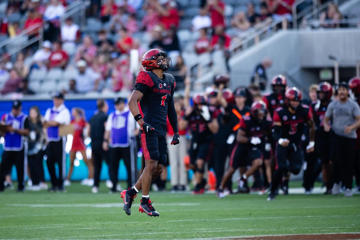 After a great conversation with <a href="/CoachRoyM/">Roy Manning</a> i am blessed to receive a offer from San Diego State!!!
<a href="/CoachDjayy/">DJ Mims</a> 
<a href="/WestbrookCoach/">Coach Westbrook</a> 
<a href="/DVSP87/">Darryl Anthony-Dillard Valdez Jr</a>