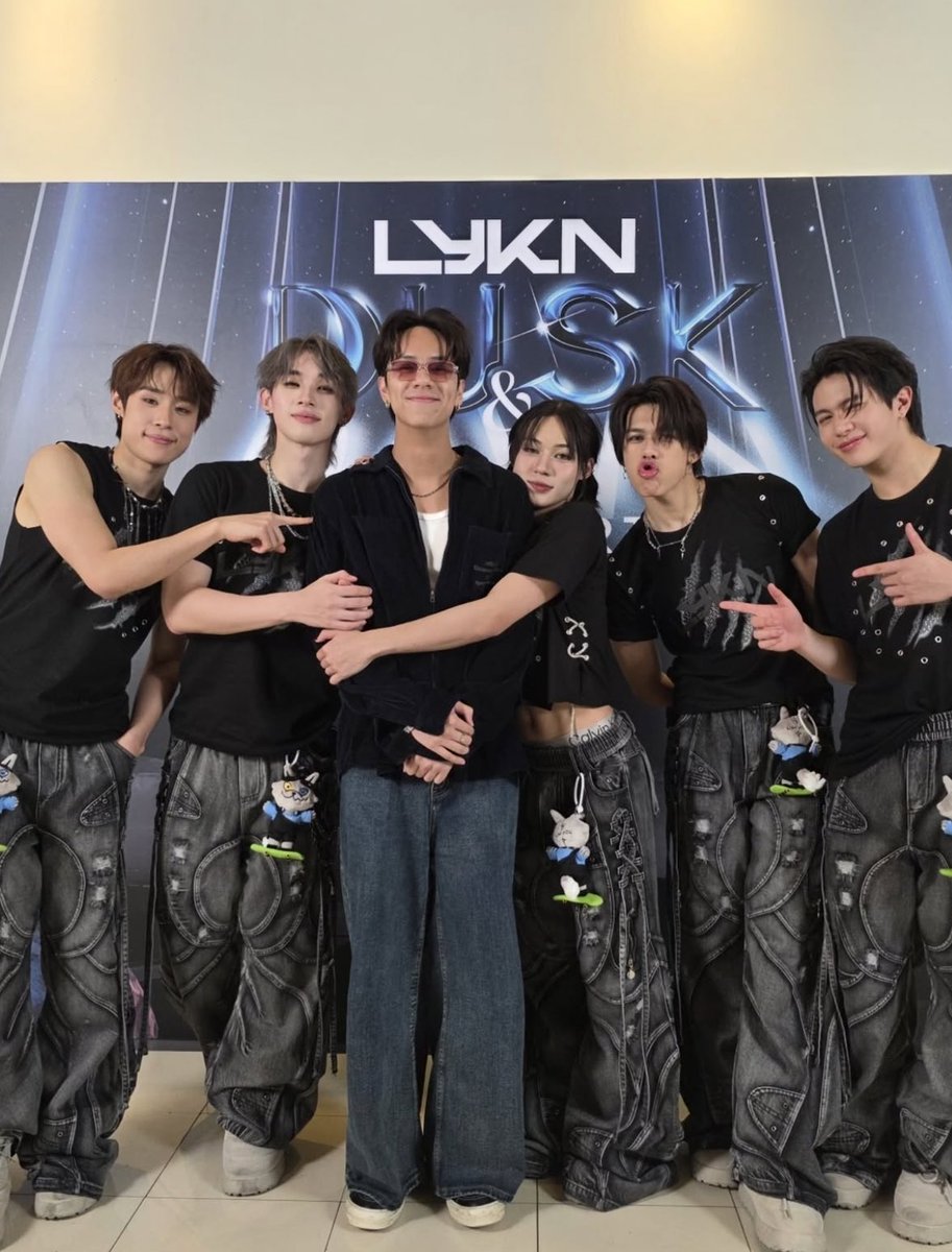 willestamor's tweet photo. lykn with nanon!! 🤏🏻🤏🏻

LYKN RISE AT DUSK 
#LYKNDuskAndDawnConcertD1 https://t.co/YSg7N0FS6k