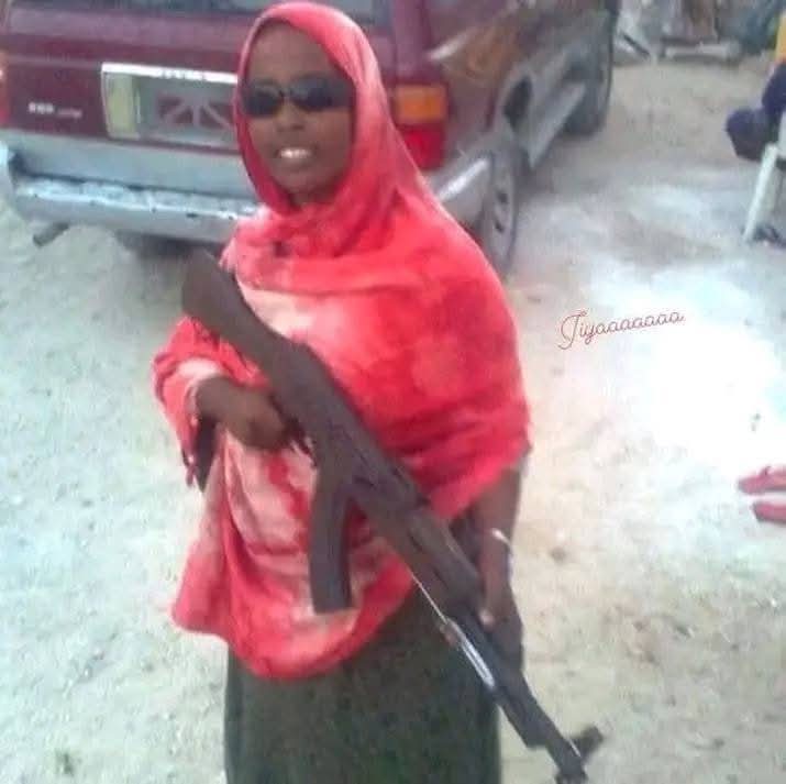 شکر ھے شہزادی امبر نے اپنی پوری تصویر  DP  پر نہیں لگائی ھوئی 
ورنہ ھم سب کو أیتہ الکرسی پڑھ کر ایکس پر أنا پڑتا۔۔

😂😂🤣🤣
<a href="/AHashmi_190/">ǟʍɮɛʀ ӄǟʀǟƈɦɨ աǟʟɨ✌️</a>