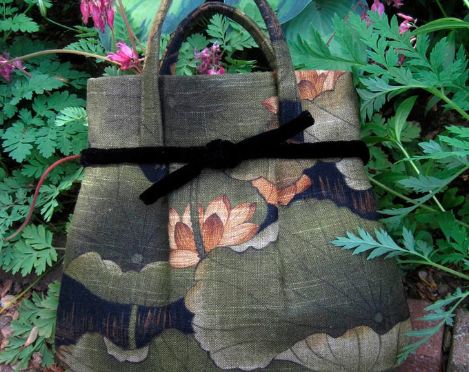 ellin_anderson's tweet image. NEW! COMING SOON for #Christmas2025! Unique #HauteCouture #purses, #bags, #quilts and #jewelry by Summer Street Studios! Check this link for updates. #Christmas #gift #handcrafts #artisan #accessories #GiftForHer #Holiday #handmade #MadeInUSA #EtsyShop  etsy.com/shop/SummerStr…