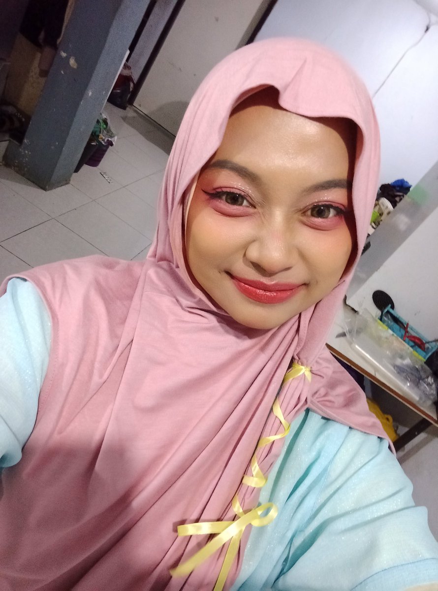 Mekapku dari jam 8 pagi sampe jam 11 malem masih stay 🤣

Yeoksiiii 🫱🏻‍🫲🏼🫱🏻‍🫲🏼🫱🏻‍🫲🏼