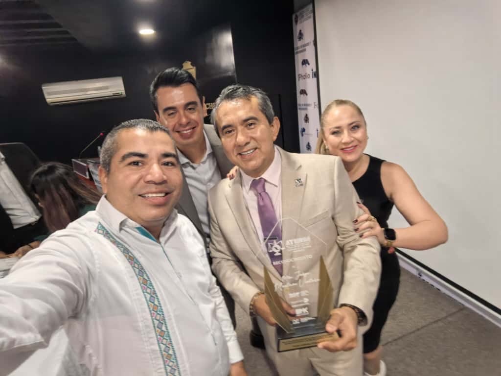 ✍🏼 Las instituciones deben estar comprometidas y realizar acciones reales, eficaces, eficientes y efectivas, que redunden en la inclusión de todas y todos en la #democracia   👏🏼 

Gracias Maestro Alterio por la disposición y el entusiasmo para la realización de este CONVENIO 🤜🏼🤛🏼