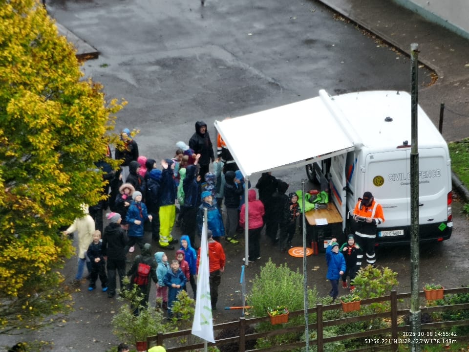 cc_civildefence's tweet image. A very busy weekend for our #Volunteers.
Information & demonstration with our #CommandandControl vehicle and #Drone for a #ScoutAssembly @kilcully
Evacuation Centre Training in Ennis, Co Clare.
 #FirstAidResponder training and #EmergencyMedicalTechnician training at our HQ.