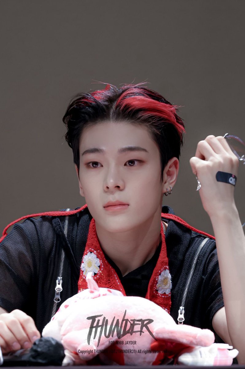 kmzzonmin's tweet photo. ㅅㅂ존예 https://t.co/6oy5vqlBMM