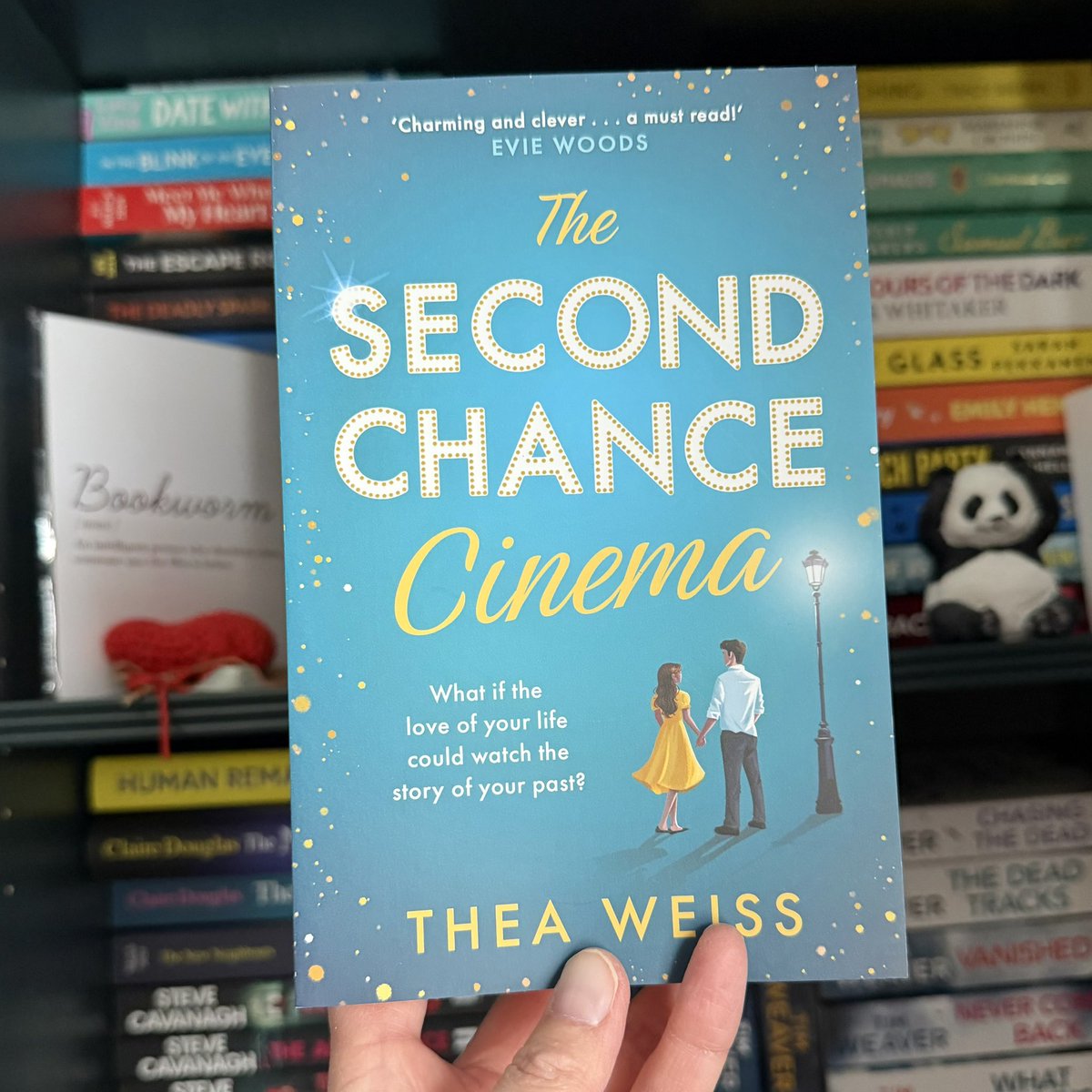 shonaholmes23's tweet photo. 📚📮#BookPost📚📮
After working in a cinema when I was younger (& meeting my hubby there!), safe to say that I instantly loved the sound of #TheSecondChanceCinema by #TheaWeiss 🎞️
Huge thanks to @HQstories for sending 📖
#BookTwitter #Bookblogger https://t.co/0Bie64GjP5