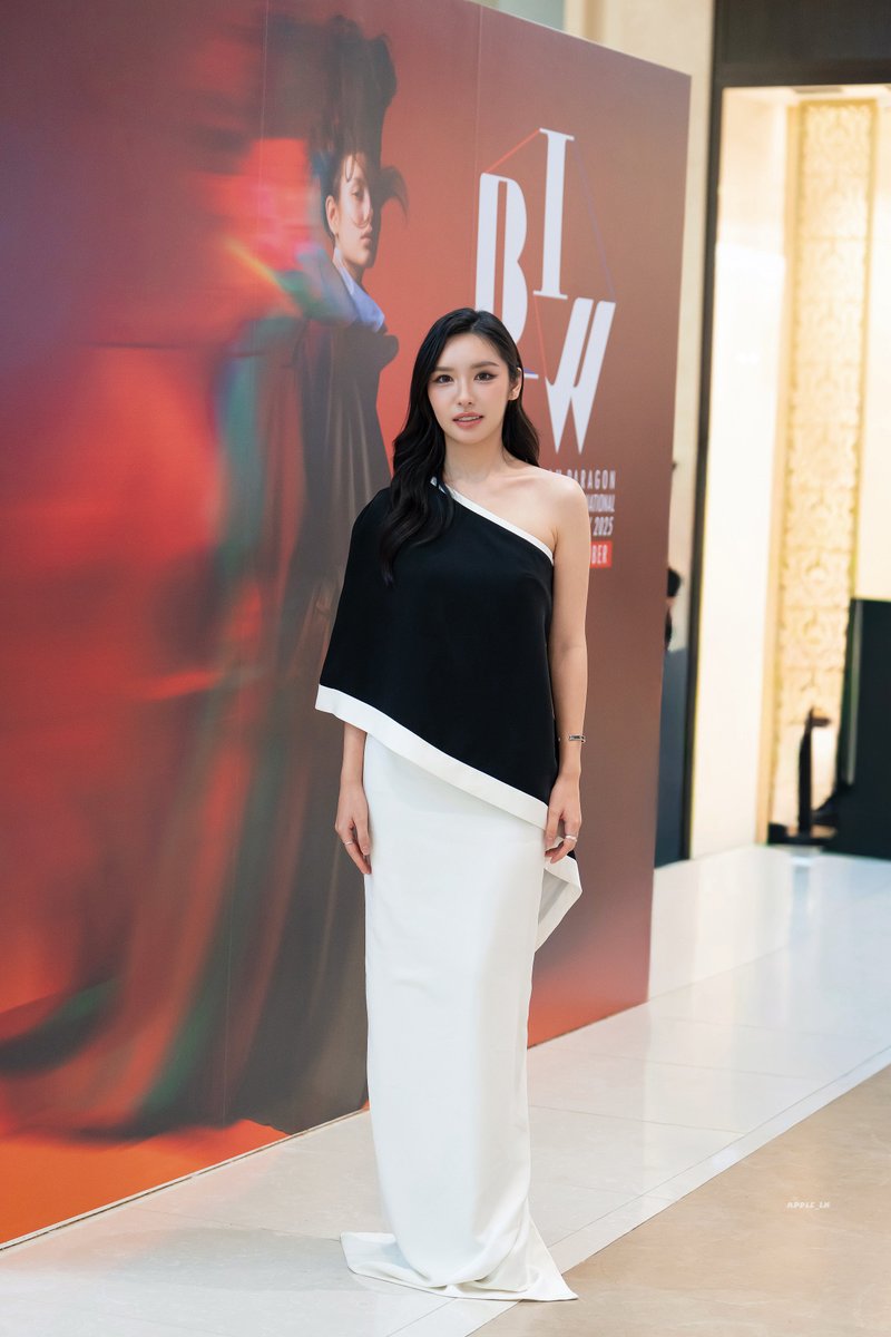 Apple_LK927's tweet image. ลูกแก้วในชุดของแบรนด์ ASAVA
LOOKKAEW AT SIAM PARAGON
#SiamParagonBIFW2025xLookkaew
#lookkaewkamollak #ASAVA #AsavaAW25
#BIFW2025