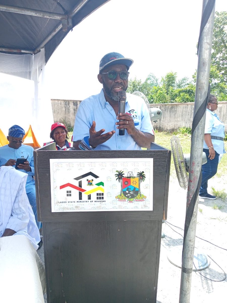 engr_toriola's tweet image. The Ministry’s 4th Quarter Stakeholders forum for the EPE Division was held at Sir Michael Otedola Housing Estate in Epe today. The forum highlighted the importance of community engagement and collaboration, providing a platform for open dialogue, transparency, and accountability