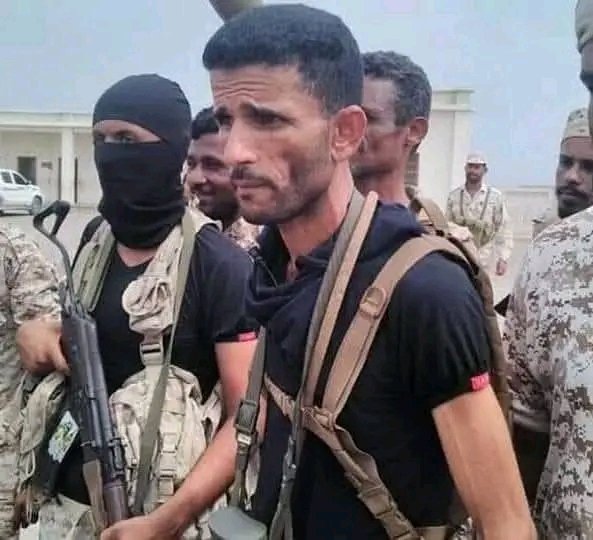 نشوف كم محب لـ (ابو اليمامة اليافعي) في صفحتي المتواضعة…
الله يرحمه ويغفر له ويسكنه فسيح جناته،،
خلونا نسمِع ونثبت للجميع إن محبة #الشهيد_القائد/منير محمود اليافعي #ابواليمامه باقية في القلوب..