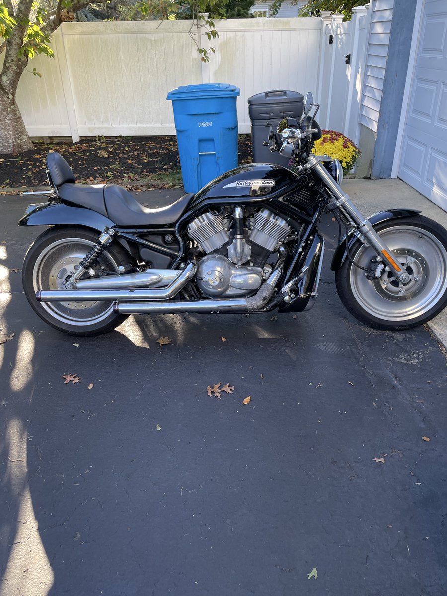 dps22's tweet image. 2005 Harley Davidson V-Rod in “B” black out package.  8700 miles. Needs nothing. Normal wear $7000. Can be shipped. Single key / Fob.