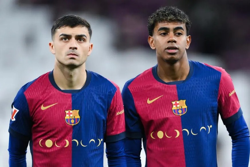 الحاجة الوحيدة الي تستاهل نتكلم عنها النهاردة هما جوز اللاباوي.دول .. واحد حط كاريره و الفرقه ع المحك وخد مسكن عشان يلعب قصاد تركيا

و التاني عارف انه مرهق وراح يلعب 150 دقيقة في ماتشين مالهمش قيمة زي الطفل عشان الجمهور بره يقول بيدري بيدري بيدري