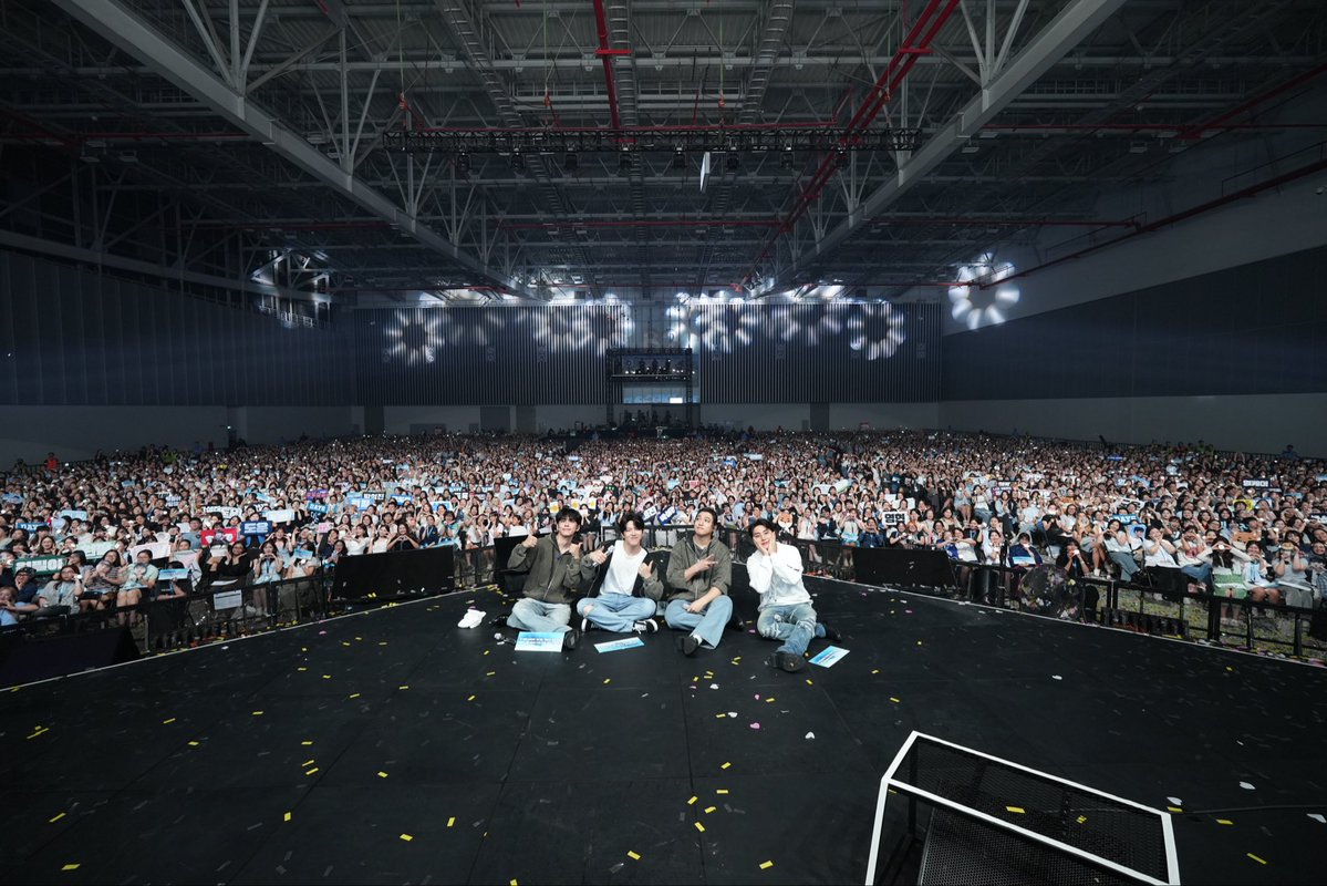 [ #DAY6_BEHIND ]

DAY6 10th Anniversary &lt;The DECADE&gt; in #HO_CHI_MINH_CITY

함께해 줘서 고마워요  *:･ﾟ♪
오늘도 My Day 덕분에 행복 충전 완료 ⚡🩵

=

Thank you for being with us *:･ﾟ♪ 
Happiness: 100% charged ⚡🩵

#DAY6 #데이식스
#MyDay #마이데이
#The_DECADE