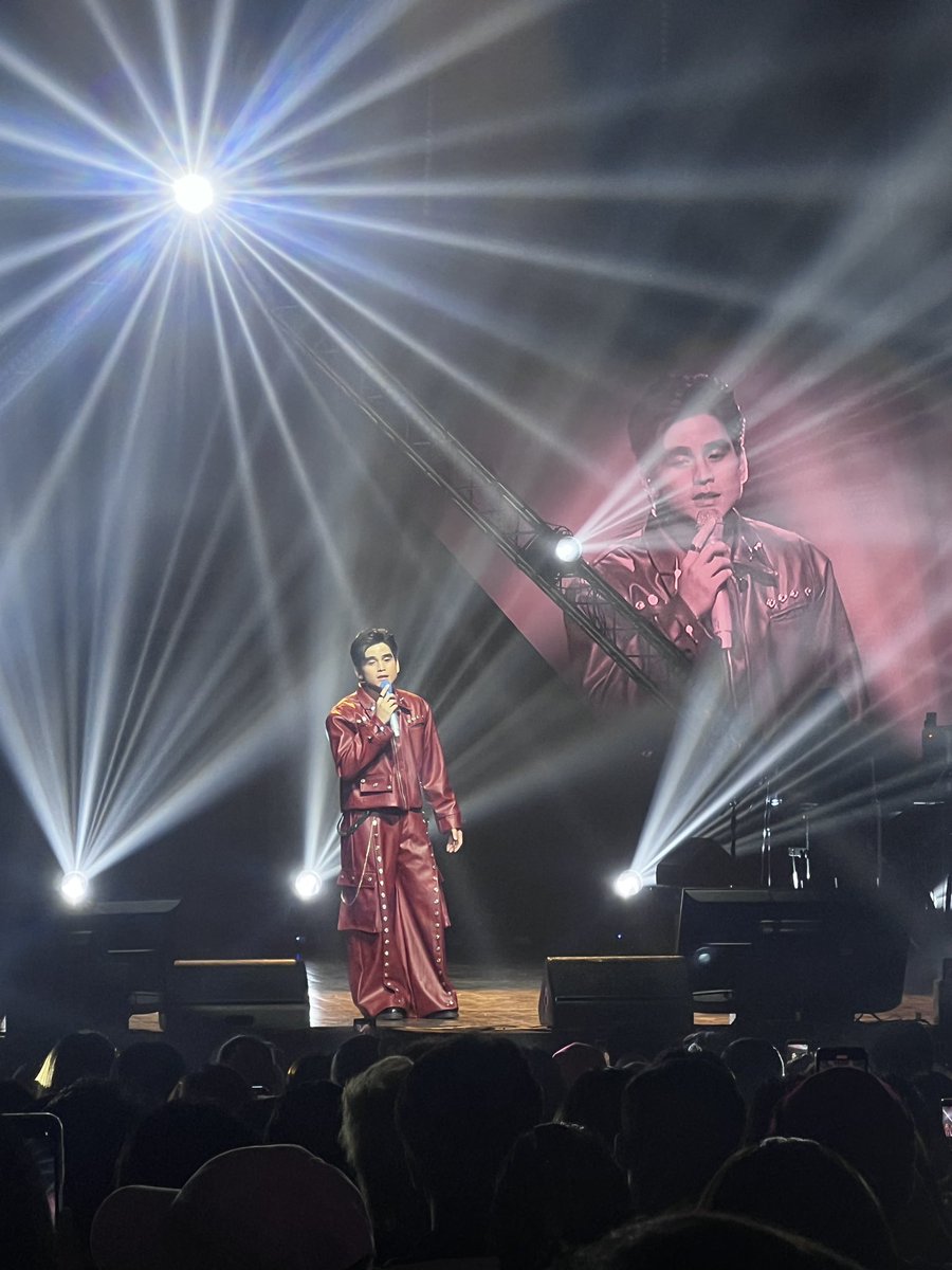 haeshenv's tweet photo. what a night !! i’ve been to a lot of concerts but this is my first time attending a local artist and will definitely didn’t disappoint 😭🫶🏻 ANG GALING MOO @willashley05 

#WillAshleyDreamConcert https://t.co/RXZx9PaCut