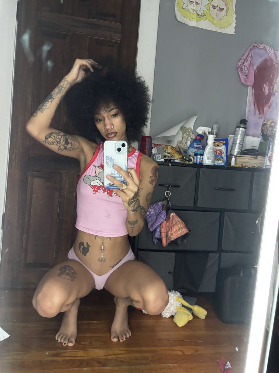 RereGorillagrip's tweet photo. my pussy wet under these https://t.co/IXEGhOrT5T