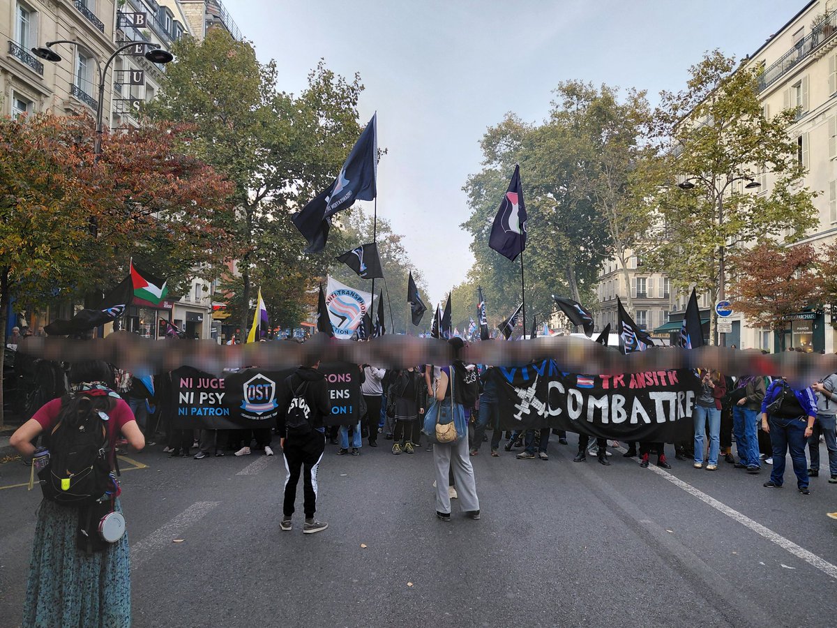 PasSiFolle's tweet image. #ExisTransInter 2025 - Paris

Cortege de l’OST