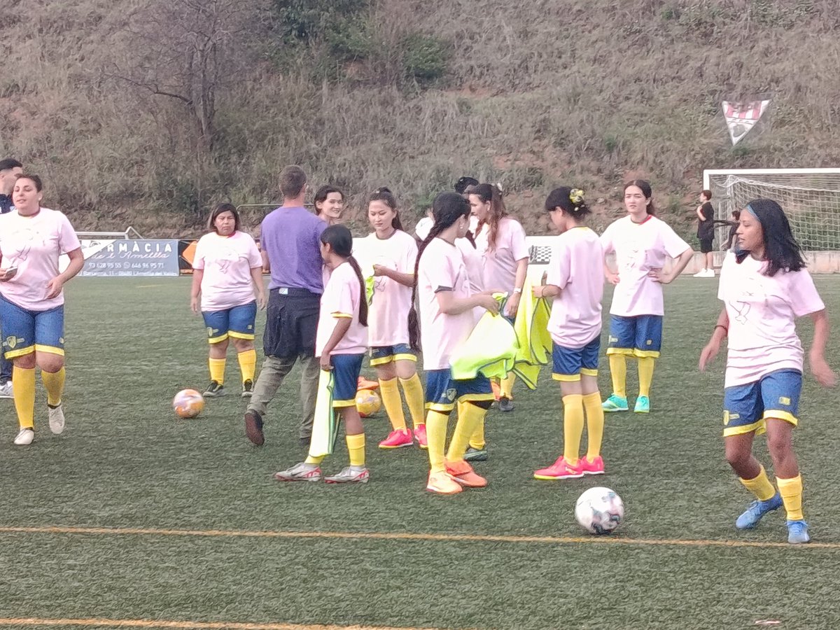 Avui hem vingut a veure un equip bastant especial. El Ramassà femení. Un equip quadribarrat conformat per jugadores sol.licitants d'asil i refugiades en el territori català.