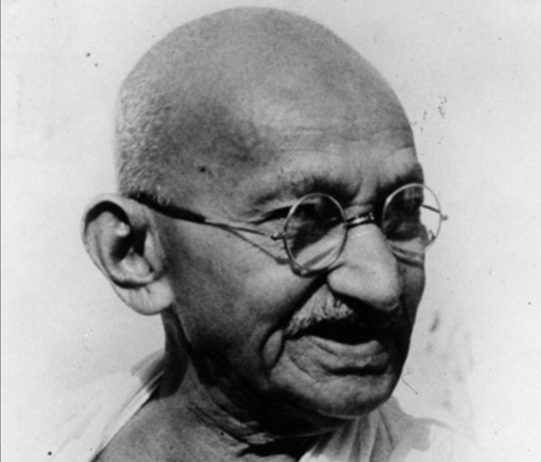 توجد في العالم موارد تكفي لتلبية حاجات كل إنسان، ولكن ليس بما يكفي لإرضاء جشع كل إنسان.
المهاتما غاندي