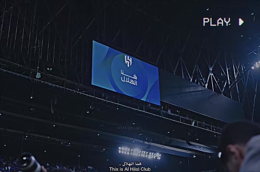 أنت السبب .. أنت السبب
" أنت السبب في الحُب "
    وفي كُل ما جرالي 💙