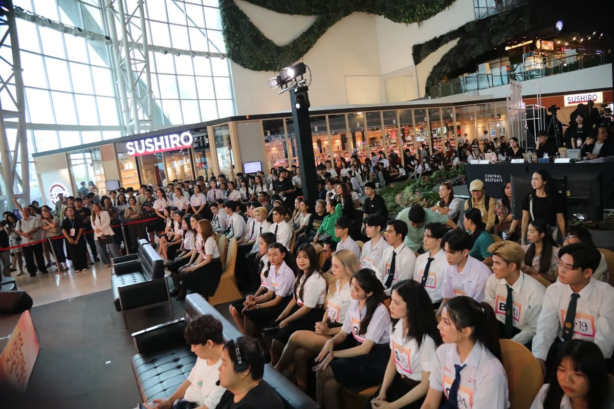 Gossipstar_News's tweet photo. จากที่นั่งคนดู ยังรู้สึกตื่นเต้นตาม แล้วคนบนเวทีจะรู้สึกขนาดไหนกันนะ ภาพบรรยากาศคัดเลือก 20 คน ไม่รู้ว่าใครจะชนะ แต่ที่แน่ ๆ วันนี้ “บรรยากาศชนะเลิศ” 🌟😽😍
#CampusStar2025 #CampusStar
#MONO29 #Monomax #E29
#CentralWestgate #CentralPattana
#ฮานามิ #TIPlife #siriwellness https://t.co/Xqz2LZ6d1j