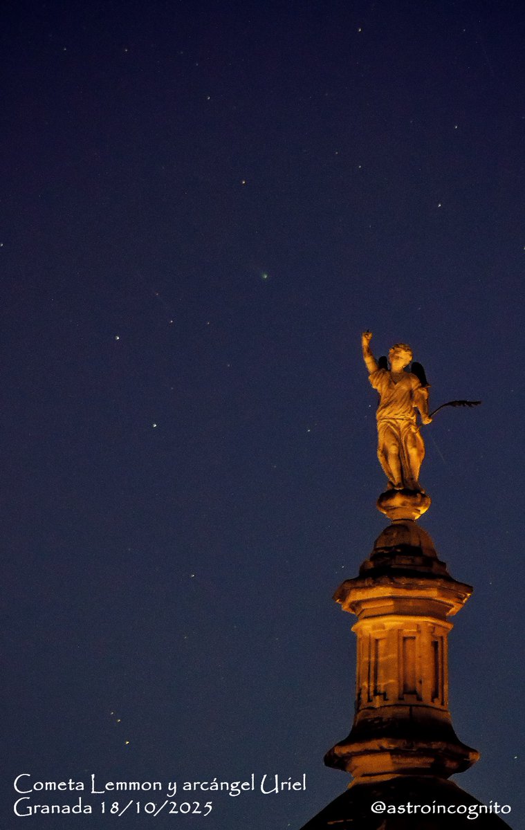 Hay que levantarse antes que el #cometalemmon para tratar de sacarle una foto junto al arcángel de la #CatedraldeGranada
#cometlemmon #Granada #c2025a6