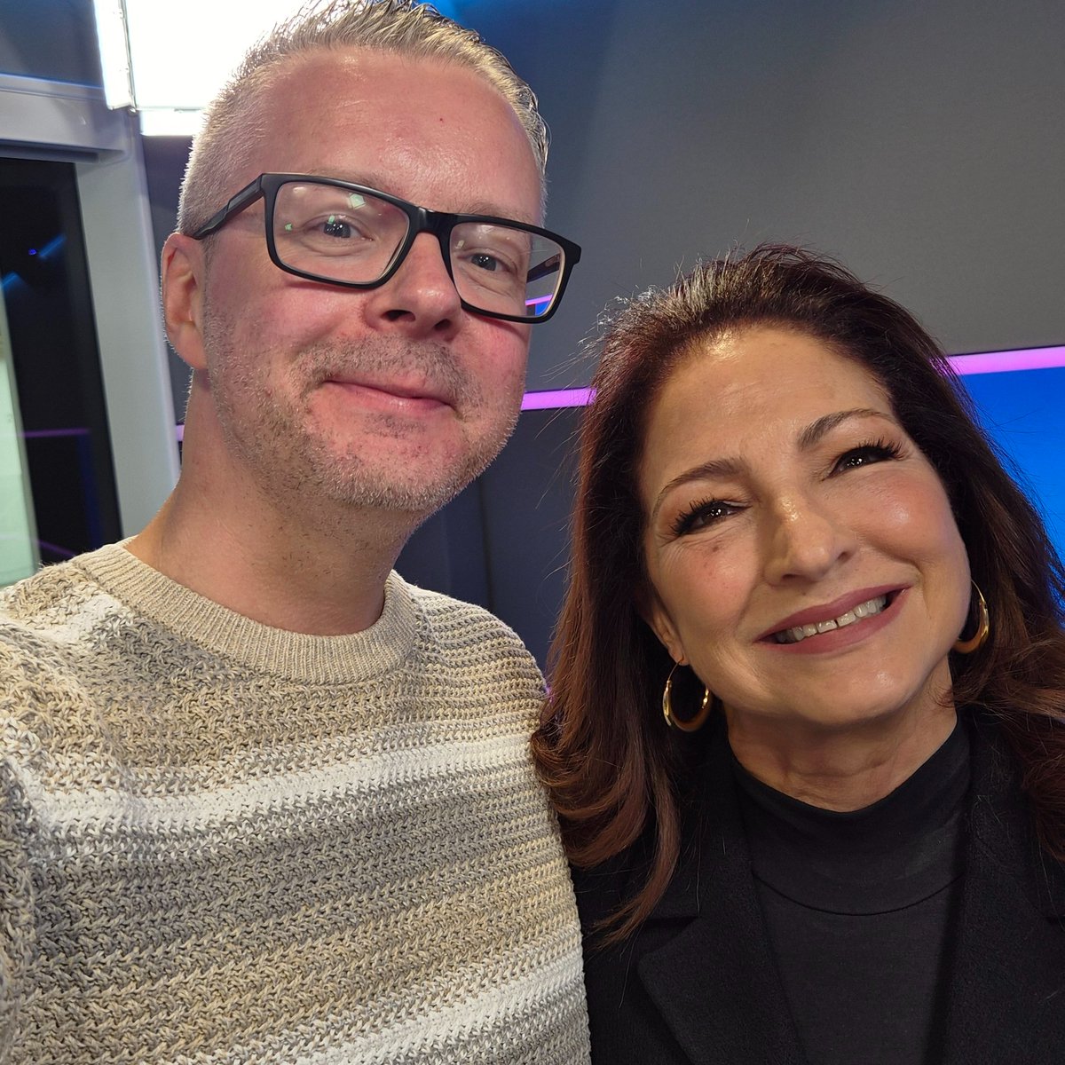 DanOffTheRadio's tweet image. If you missed my chat with @GloriaEstefan coverin her 50 year career, NEARLY conga'ing with The Pope, a potential @Beyonce  collab, #WhitneyHouston's wedding AND (most importantly),  picking her own @magicfm #PerfectPlaylist, it's HERE:

hellorayo.co.uk/magic/shows/ma… @HelloRayoUK