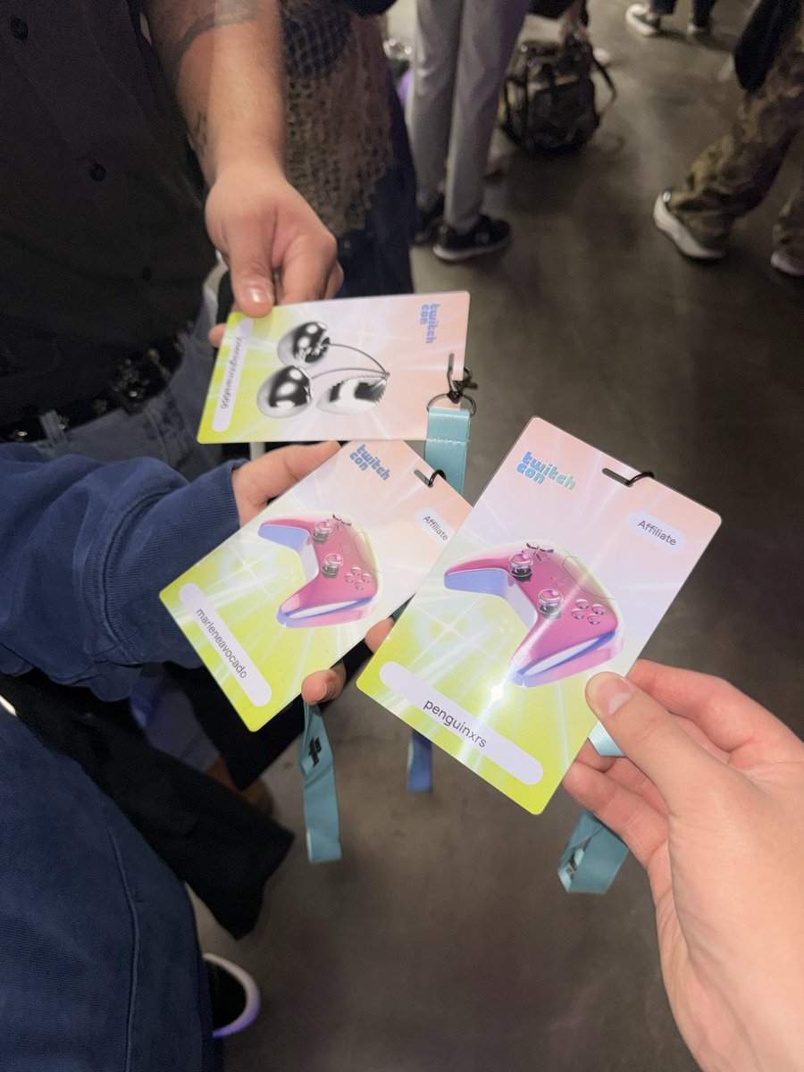 penguinxrs's tweet image. we out hereee