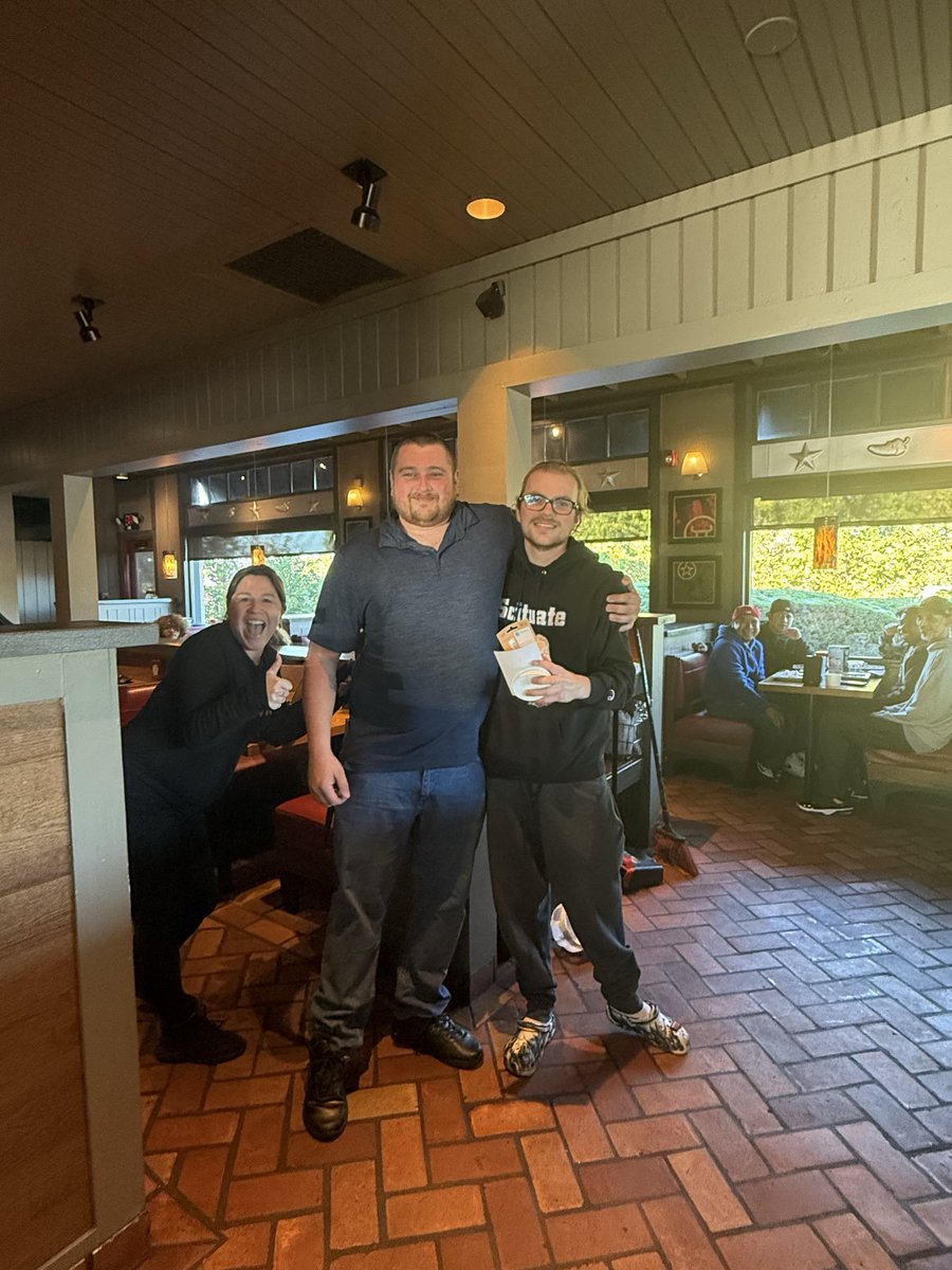 Our all TM meeting we had on 10/4/2025! New rollout, menu changes and of course lots of RECOGNITION!!!!! #ChilisLove