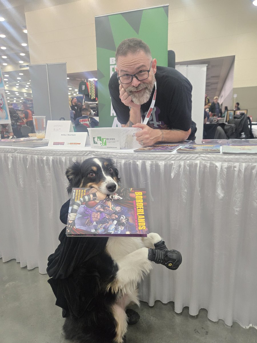 heroinitiative's tweet image. Meet Mike Norton, Hero Booth style!

Favorite color: Royal blue
Potbelly go-to order: Turkey breast
Disney princess energy: Snow White

He’s at the @heroinitiative booth all weekend — sketching, signing &amp;amp; charming woodland creatures (probably).

#BeTheHero