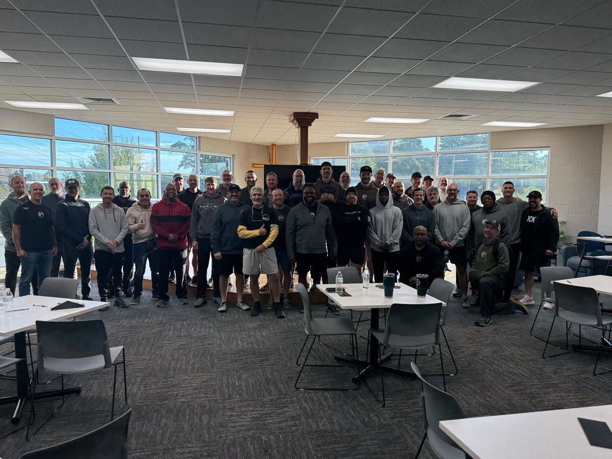 F3ENC's tweet image. 45 #f3enc became #made men @ #marriagemafia!  What an awesome turnout of guys that wanted to invest in their marriage!