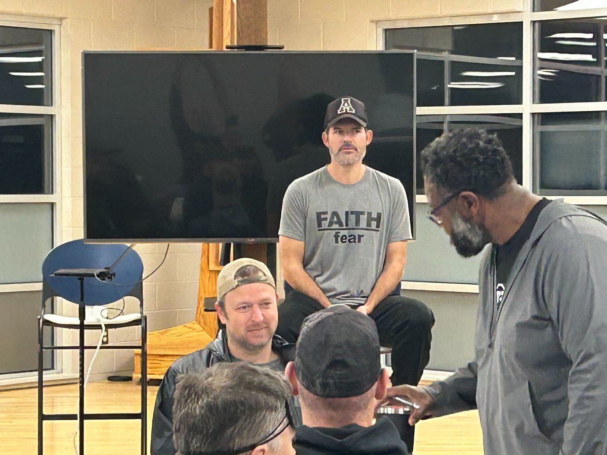 F3ENC's tweet image. 45 #f3enc became #made men @ #marriagemafia!  What an awesome turnout of guys that wanted to invest in their marriage!