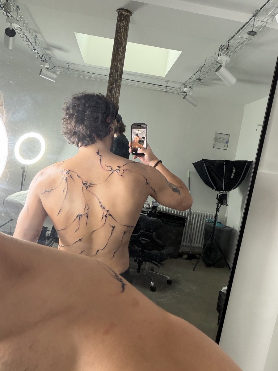 blanctyron's tweet image. New tattoo 🕸️