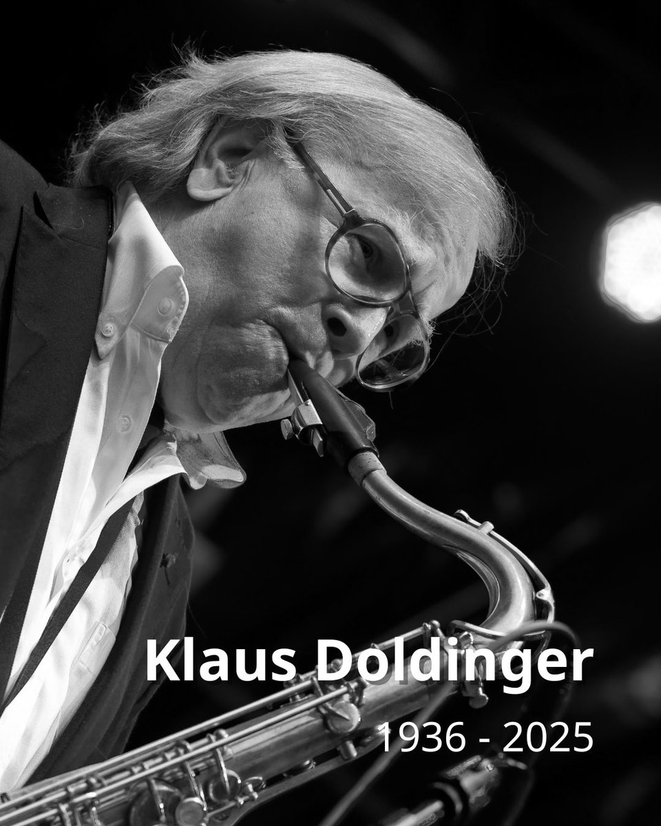 BPrSprecherin's tweet photo. „Unser Land hat eine große deutsche Jazz-Legende verloren.“
BPr #Steinmeier hat der Frau von Klaus #Doldinger kondoliert: Als herausragender Musiker hat Doldinger „den Jazz in Deutschland mit seinem außergewöhnlichen Talent entscheidend beeinflusst und geprägt.“ https://t.co/aLk56SpVLP