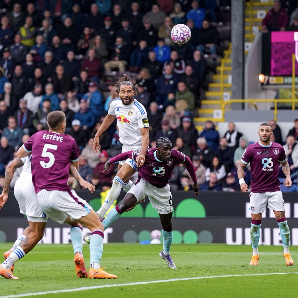 Leeds verloor vandaag teleurstellend met 2-0 bij Burnley. #lufc