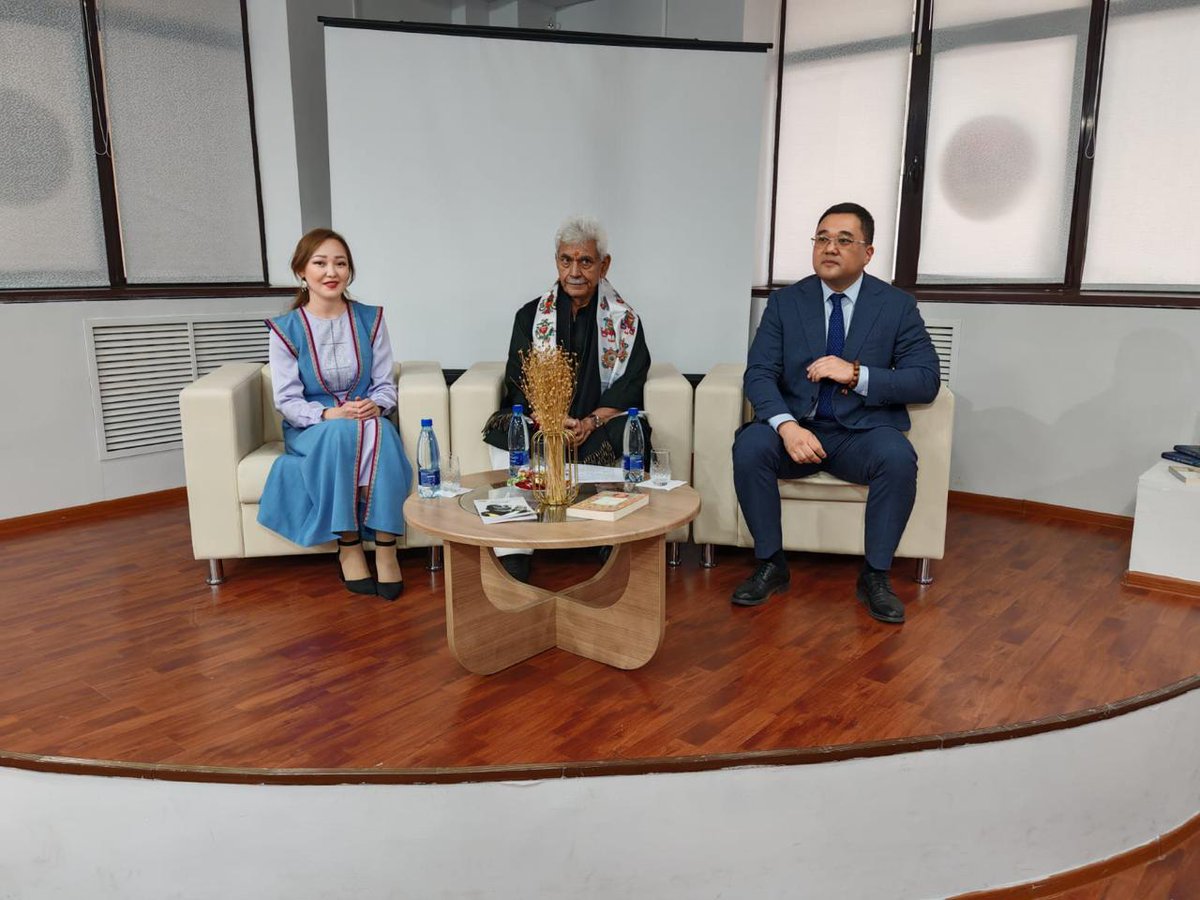 OfficeOfLGJandK's tweet image. Visited National Library at Elista which is named after Amur-Sanan, a prominent Kalmyk writer and public figure. Donated some books to the Library which I had collected on Buddhism. Lord Buddha&apos;s teachings will continue to inspire generations.