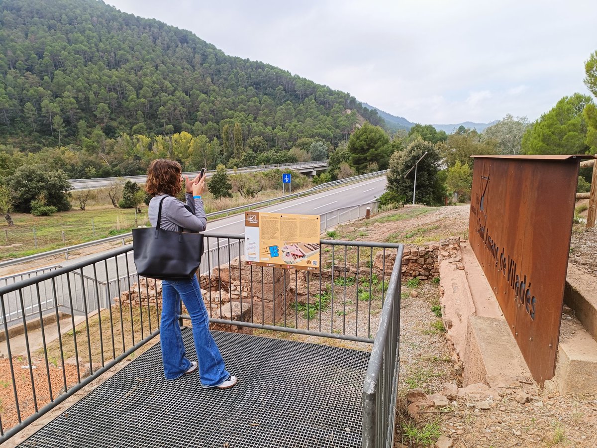 oriolgasulla's tweet photo. Avui han començat els primers aplecs de patrimoni que impulsa la nova entitat @patrimoniobert entre els pobles de #Rajadell, #AguilarDeSegarra, #Fonollosa i #SantMateuDeBages. Ha sigut un plaer col•laborar-hi ensenyant la vil•la romana de #SantAmanç! 🙌 https://t.co/LiLzrlQbnr