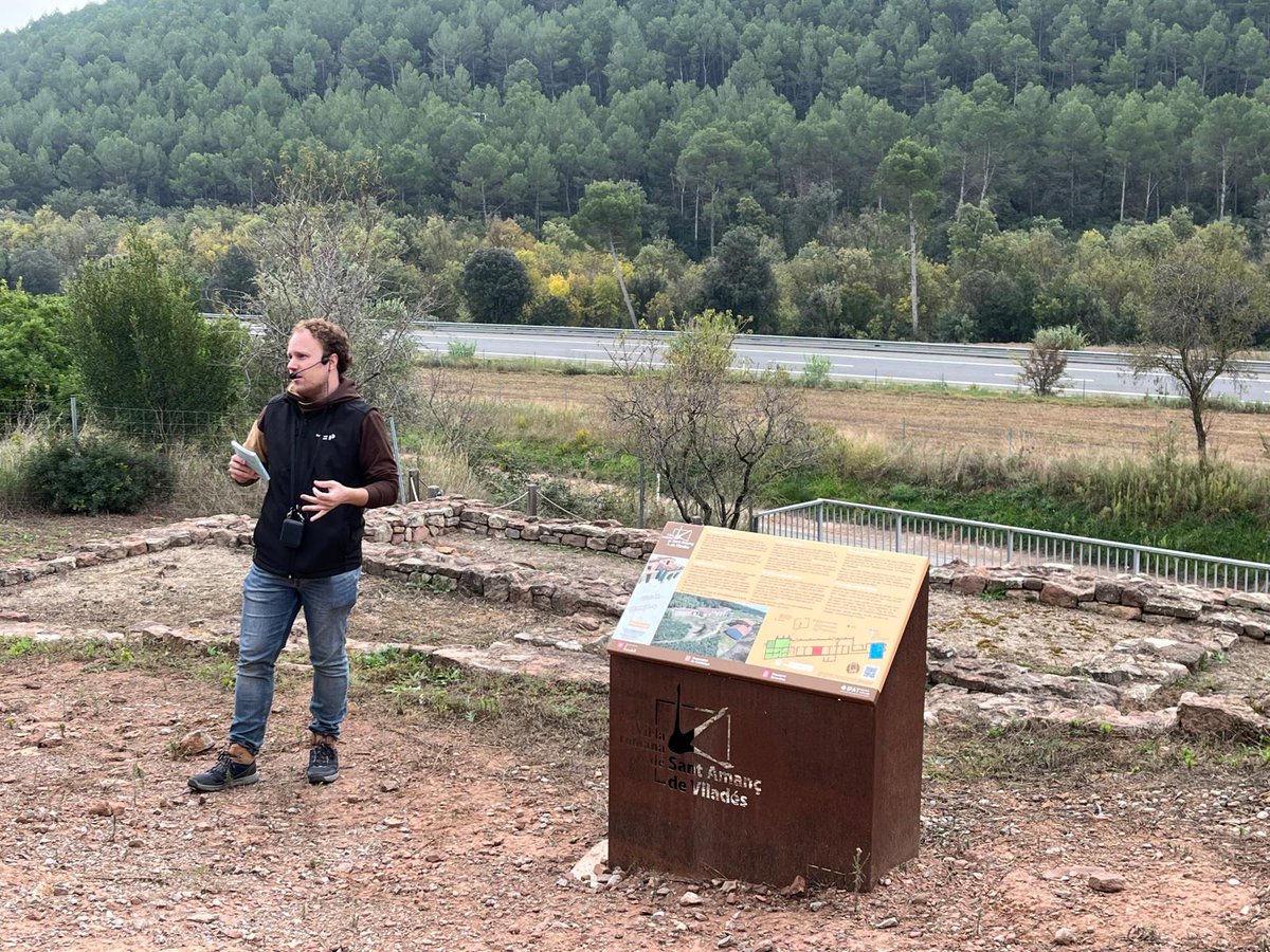 oriolgasulla's tweet photo. Avui han començat els primers aplecs de patrimoni que impulsa la nova entitat @patrimoniobert entre els pobles de #Rajadell, #AguilarDeSegarra, #Fonollosa i #SantMateuDeBages. Ha sigut un plaer col•laborar-hi ensenyant la vil•la romana de #SantAmanç! 🙌 https://t.co/LiLzrlQbnr