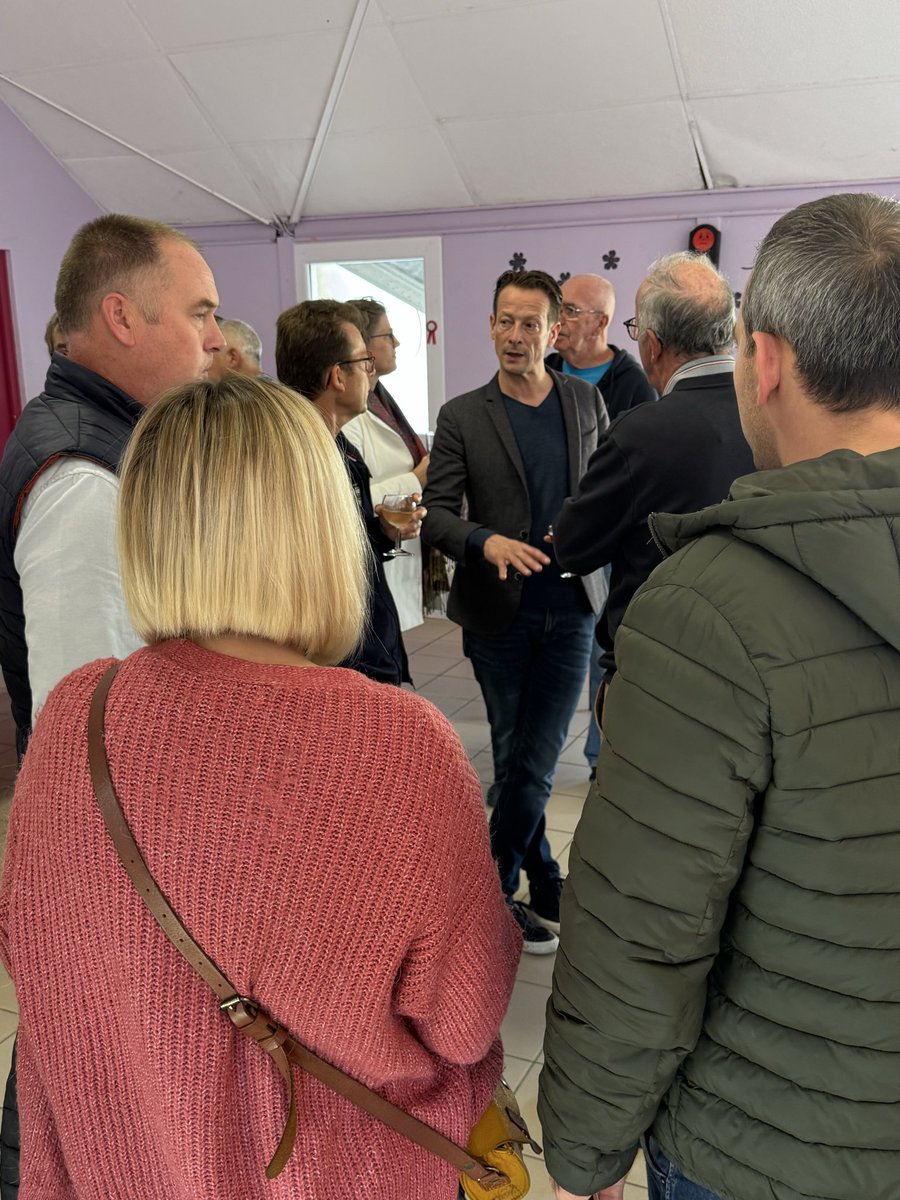 Ce matin à Pissy-Pôville, avec Agnès, à l’invitation du maire Paul Leseillier, pour une belle triple cérémonie 🌸
👋 Accueil des nouveaux habitants
🏅 Médailles du travail
🌺 Concours “Ville Fleurie”
Un moment simple, convivial et plein d’échanges avec les habitants !