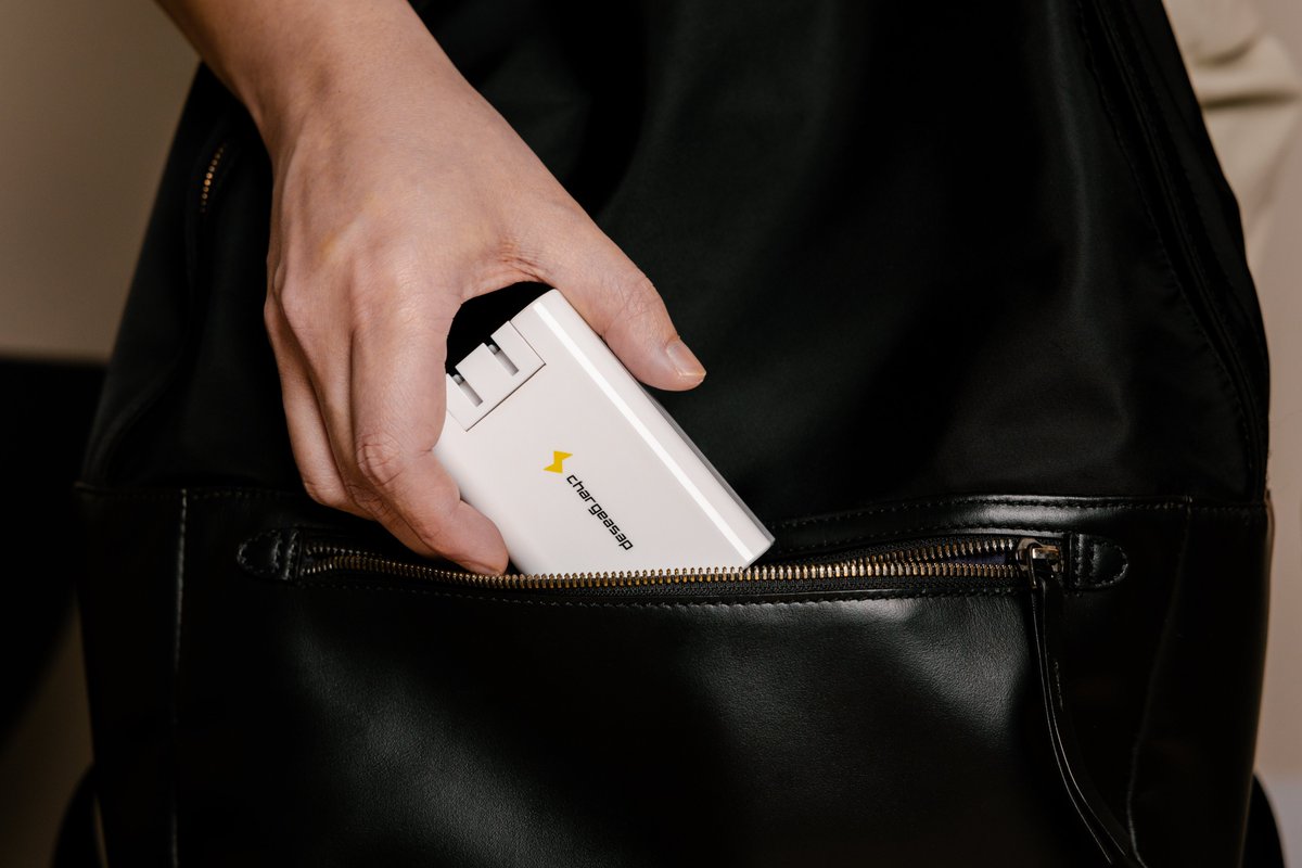 chargeasap's tweet image. Tired of lugging around a bag full of charging bricks? 🧱😩

Zeus does it all with just one sleek charger for every device. 💼⚡

Follow for clutter-free charging tips ☝️

#quickcharge #fastcharging #chargingport #batterycharging #chargingstation #supercharging #techreview
