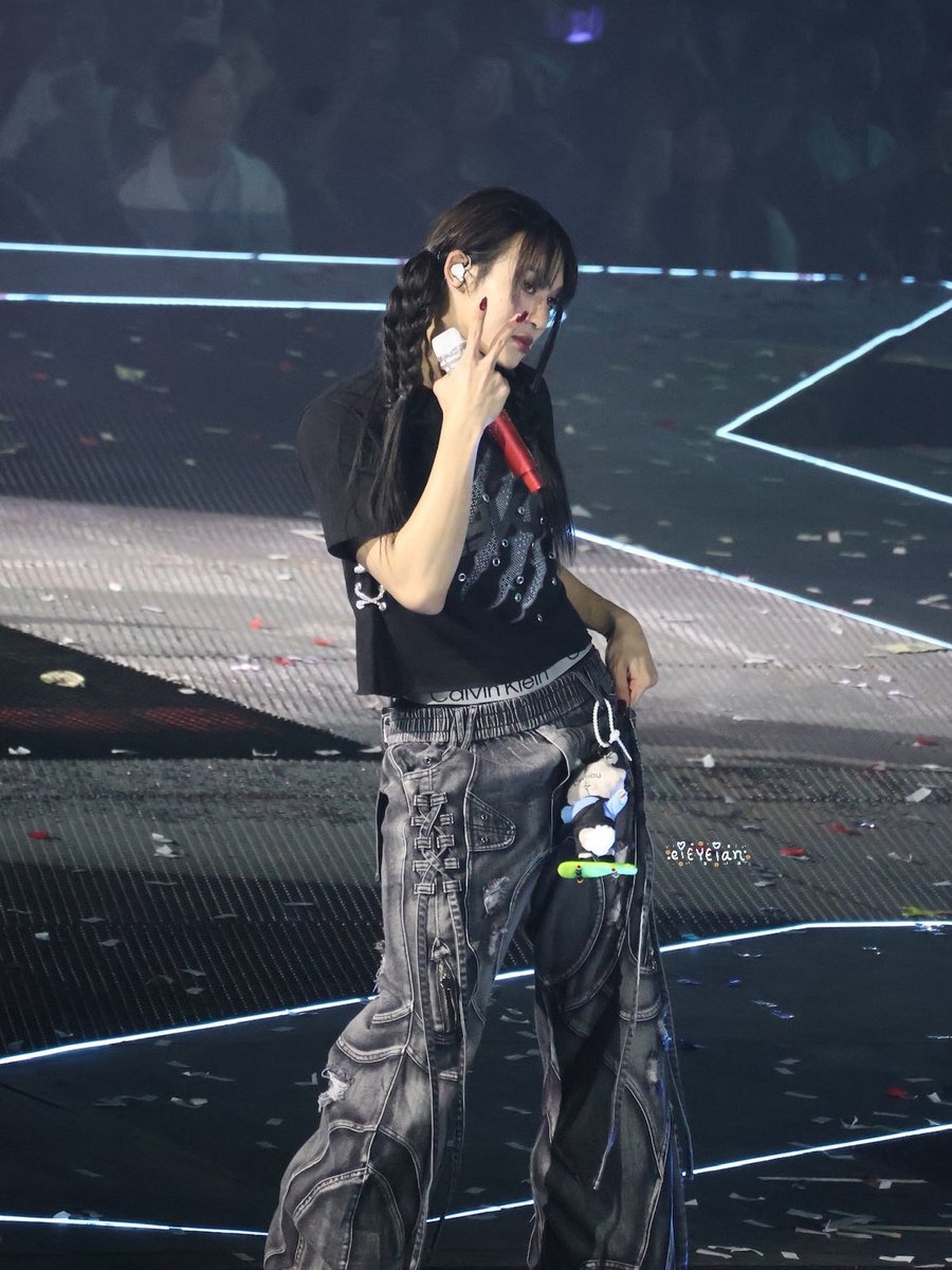 Eieyeian's tweet image. แม่เปียดื้อ ความแสบทะลุภาพออกมาเลย

#LYKNDuskAndDawnConcertD1
#Lego_Rapeepong #LYKN
{ ⌒♡*:･@realxlg  ☆ﾟ.* }