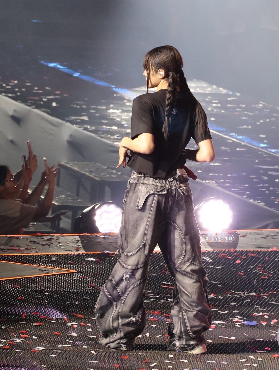 Eieyeian's tweet image. แม่เปียดื้อ ความแสบทะลุภาพออกมาเลย

#LYKNDuskAndDawnConcertD1
#Lego_Rapeepong #LYKN
{ ⌒♡*:･@realxlg  ☆ﾟ.* }