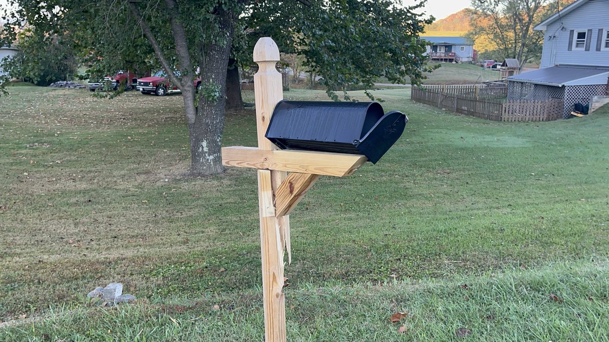 sjohnson2316's tweet photo. Day 1 posting about @UPS damaging my mailbox. I left at 3pm with no damage, @UPS delivered at 5:33pm, I returned at 8:00pm to damage. They were the only ones to deliver anything during this time. Sat on hold for an hour the next day to file a claim and messaged on X, no response. https://t.co/BwxUV2Nf1H
