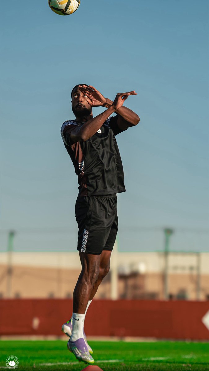 aljabalainFC's tweet photo. سـتّـل جـنـاحـه ثـم حـام 🦅
يـرقـى عـلـى مـتـن الـهـوى 🔝

#الجبلين | #فارس_الشمال https://t.co/kKbPuwzgeP