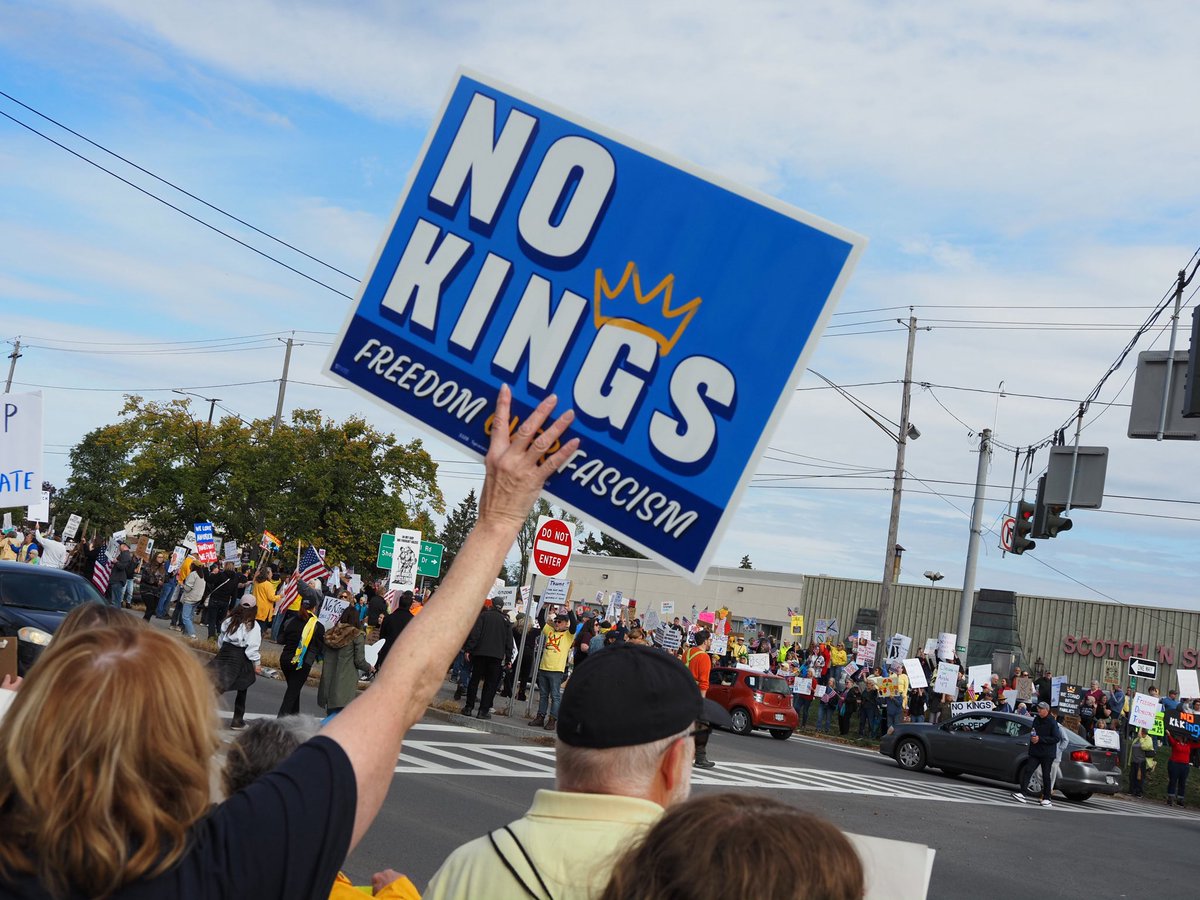 brycenpace's tweet photo. Covering the #NoKings protest today in #Syracuse for @WAERNews, as thousands line Erie Blvd. just outside Shoppingtown Mall. https://t.co/dG0XDMRD44