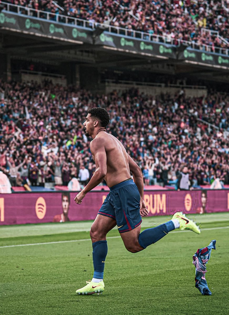 forcabarca_ar's tweet photo. 🚨🚨 أراوخو:

عندما ناداني المدرب وسألني إن كنتُ مستعداً للعب في الهجوم، لم أتردد وقلت له فوراً نعم

وعندما كنت أرتدي القميص قلت: "سأدخل وأسجل الهدف" 🥶 https://t.co/Z5Gj6uOzUj