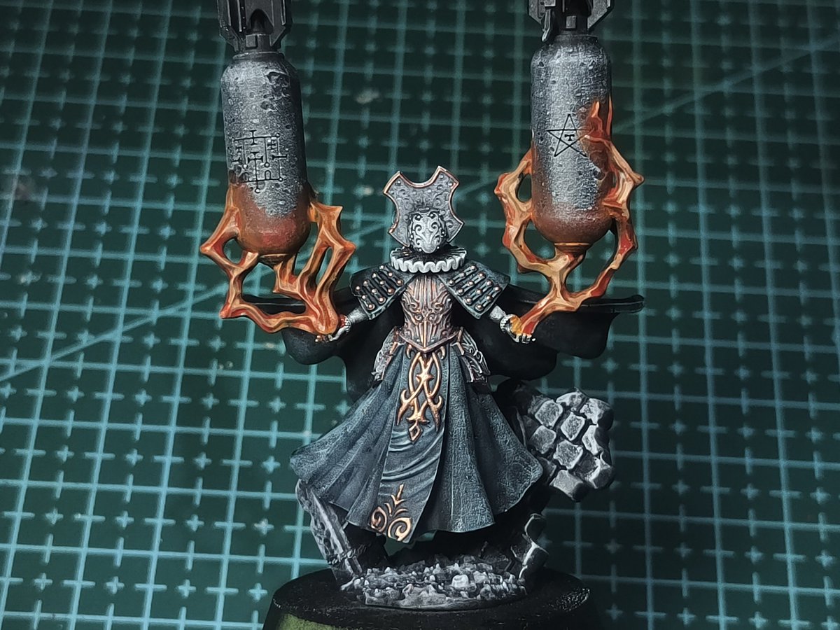 Yuniqloweee's tweet photo. I haven't streamed in a while... But I have been on the grind trying new techniques and new minis!!! 
#miniaturepainting
#trenchcrusade https://t.co/mKAy8FY34L
