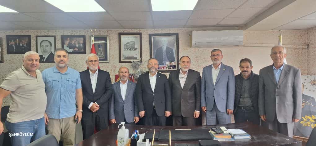 Mardinliler Vakfı (MARVAK)’ı ziyaret ederek kıymetli bir hasbihalde bulunduk. Vakıf Başkanı Sayın Rasim Kahraman Bey’e ve yönetim kurulundaki kıymetli arkadaşlara misafirperverlikleri için teşekkür ederiz. Özellikle Sayın Başkanımız Rasim Bey’in göstermiş olduğu sıcak ilgi ve